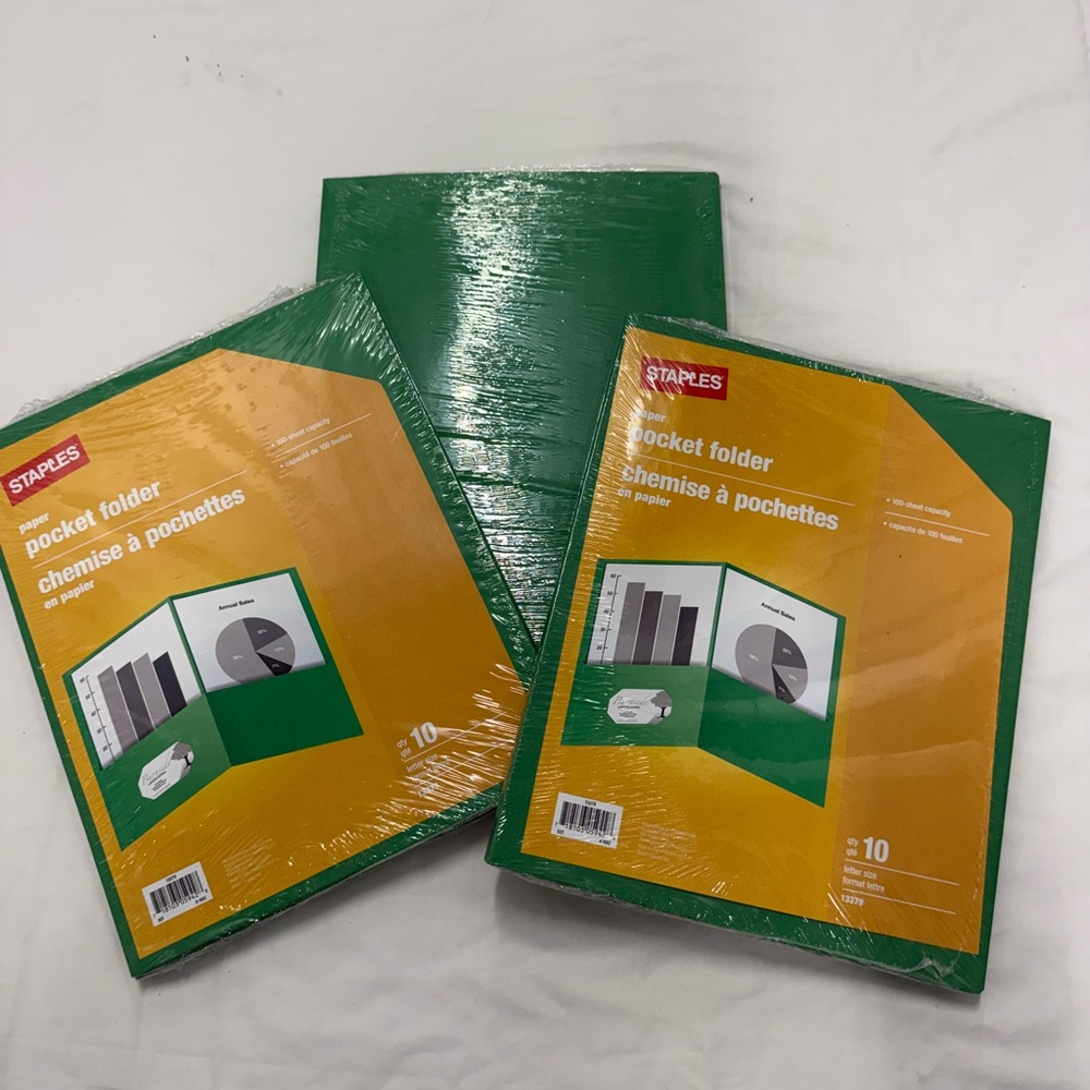 New!!! Staples Green Pocket Folders